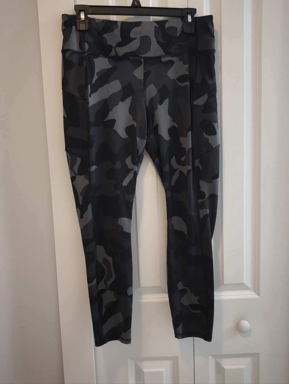 Athleta Camo Leggings Size Large High Rise With Pockets